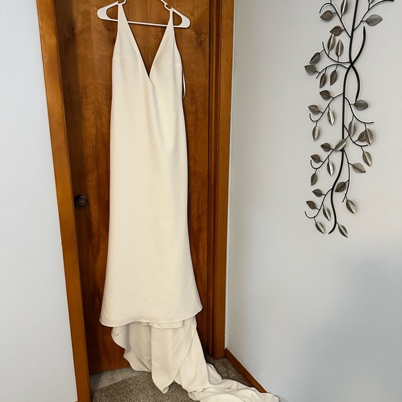 Made with Love Wedding Dress - Picture 3 of 4